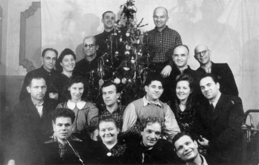 Norylsk,wigilia Polaków zwolnionych z łagrów Krasnojarskiego Kraju, ZSRR. Na zdjęciu m.in.: Zygmunt Czarnocki, Kazimierz Szyłobryt, Hanna Czarnocka, Anna Górska, Kazimierz Pocześniak i Józef Wójcik, pozostałe osoby nierozpoznane