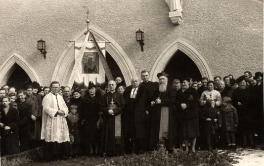 Spotkanie byłego Nuncjusza Apostolskiego w Polsce Filippo Cortesiego z polskimi uchodźcami w Ploesti
