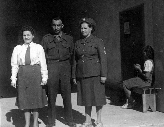 Żołnierze 2 Korpusu Polskiego we Włoszech. W środku stoi Stanisław Jankowski.