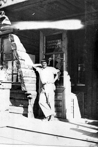 Ryszard Nowacki z Warszawy, aresztowany w 1940 za przewóz listów z Warszawy do Wilna. Na zdjęciu po odbyciu kary 15 lat więzienia w łagrze Niżnyj Siemczan.
