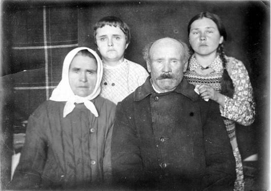 Rodzina Sacałów deportowana z Zarzyszcza (pow. Żółkiew, woj. lwowskie) do Nowej Jerudy (Krasnojarski Kraj, ZSRR).