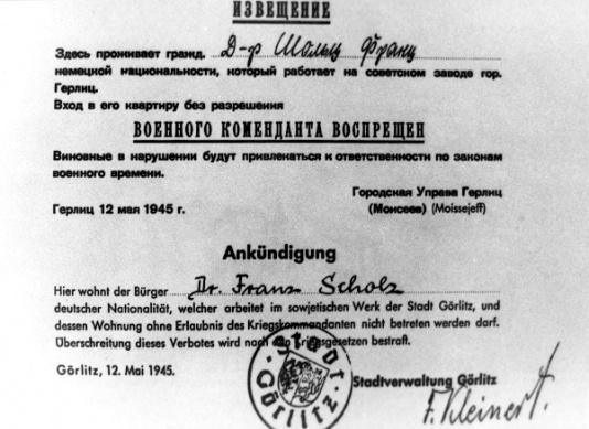 Obwieszczenie o objęciu ochroną przed plądrowaniem mieszkania księdza Franciszka Scholza.