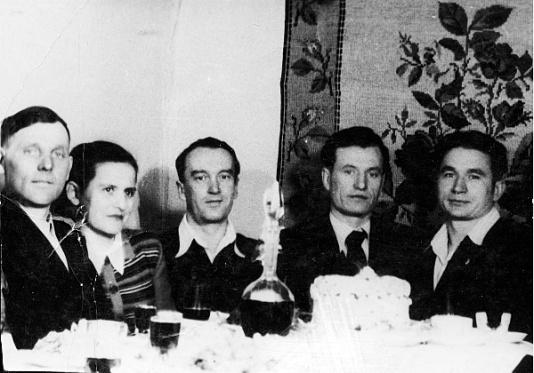 Grupa byłych zesłańców w Budionnym (Kołyma, ZSRR).