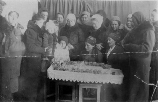 Pogrzeb zmarłej na zesłaniu w Miedwieżce (Kazachstan, ZSRR) Janiny Hryszkiewicz