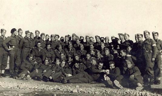 Żołnierze Armii Andersa stacjonujący w obozie wojskowym w Mosulu (Irak).