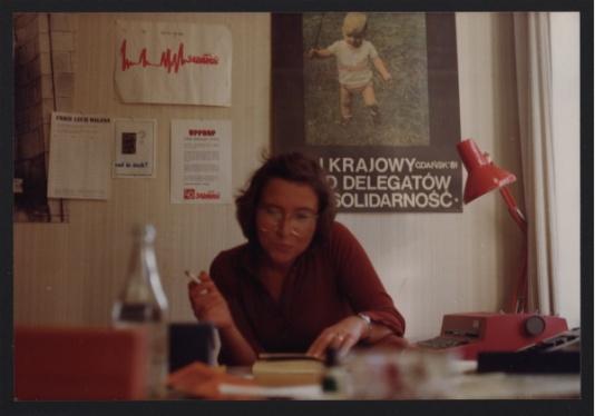 Siedziba Solidarności w Sztokholmie przy ulicy Vastmannagatan 9. Na zdjęciu Katarzyna Sławska.