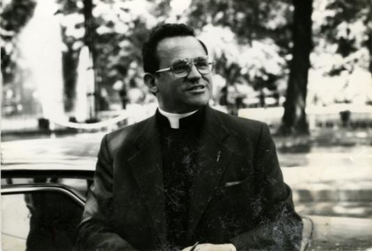 Ksiądz Henryk Jankowski, zdjęcie wykonane podczas drugiej pielgrzymki papieża Jana Pawła II do Polski.