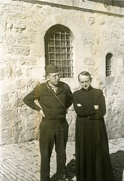 Ksiądz kanonik Stefan Pietruszka, duszpasterz żołnierzy i podopiecznych polskich szkół w Jerozolimie (Palestyna), około 8 października 1944