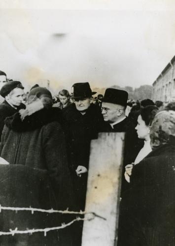 Obóz przejściowy w Pruszkowie dla uchodźców z Warszawy, 21 sierpnia 1944