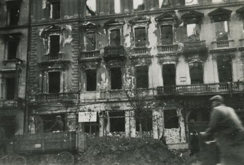 Ruiny zbombardowanej Warszawy, w październiku 1939
