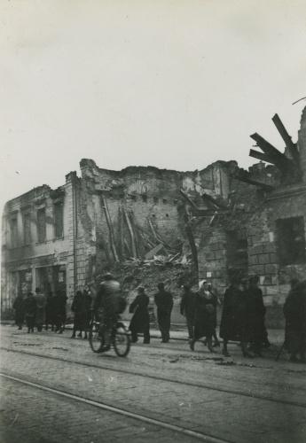 Ruiny zbombardowanej Warszawy, w październiku 1939